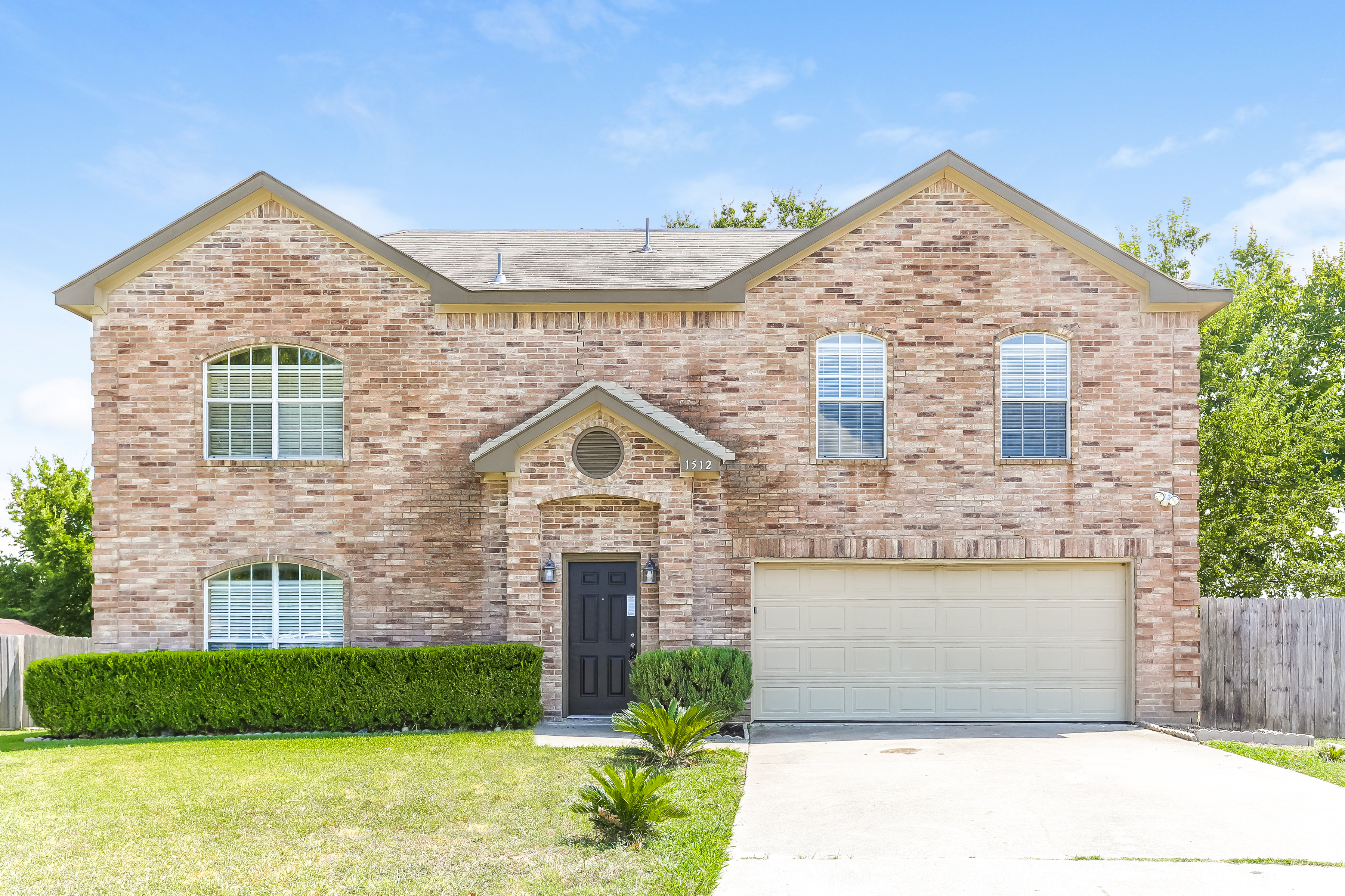 1512 Yellowbird Ct DeSoto, TX 75115